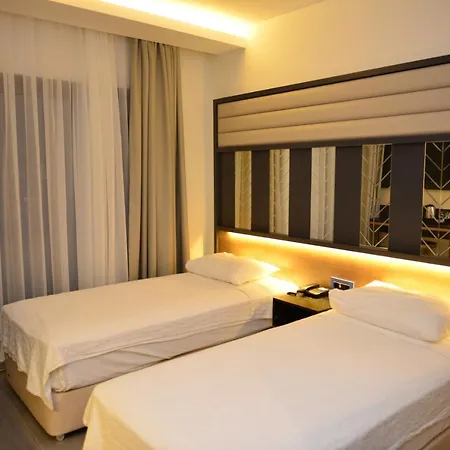Oasis Hotell 3*