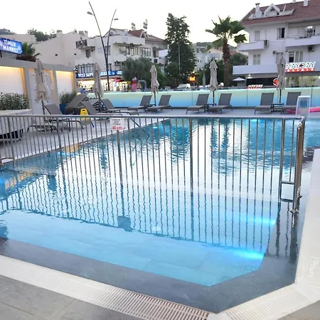 מלון Oasis 3*