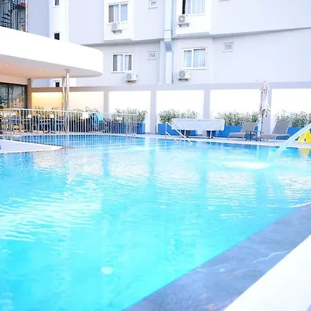 Oasis מלון 3*