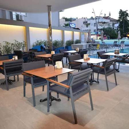 Ξενοδοχείο Oasis Μαρμαρίς